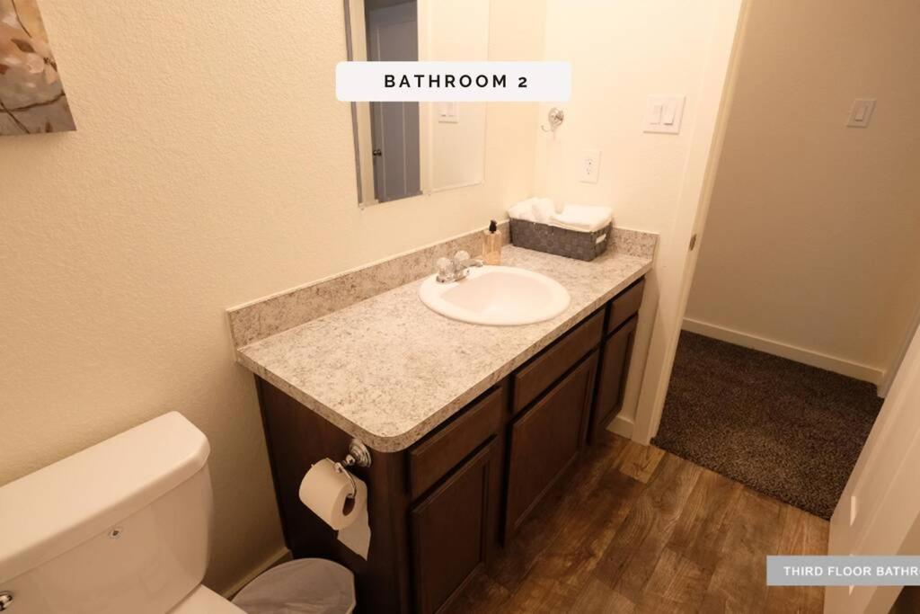 3 Story, 3 Bdrm, 4 Beds, 2 Bath, North Houston, Iah - 10B Villa Exteriör bild